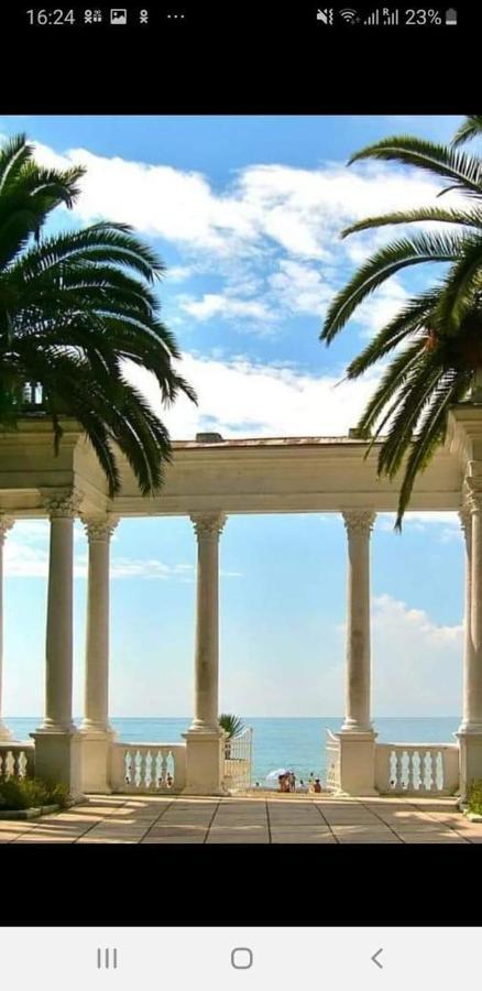 Гостевой Дом Анастасия Sukhumi Exterior photo